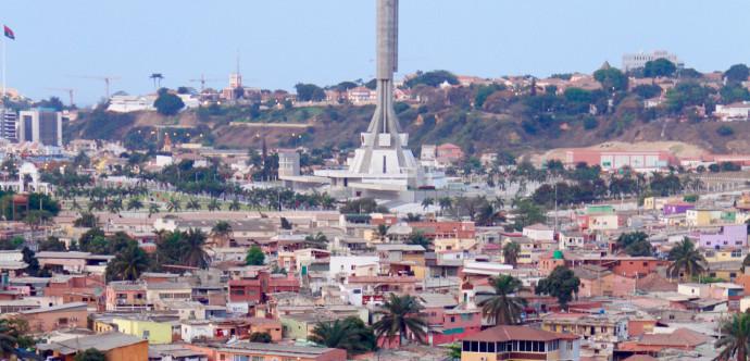 Photograph of Luanda by Ngoi Salucombo