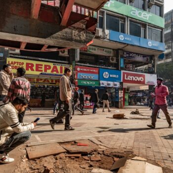 Travels between the digital and material: Curating the gendered city from the margins